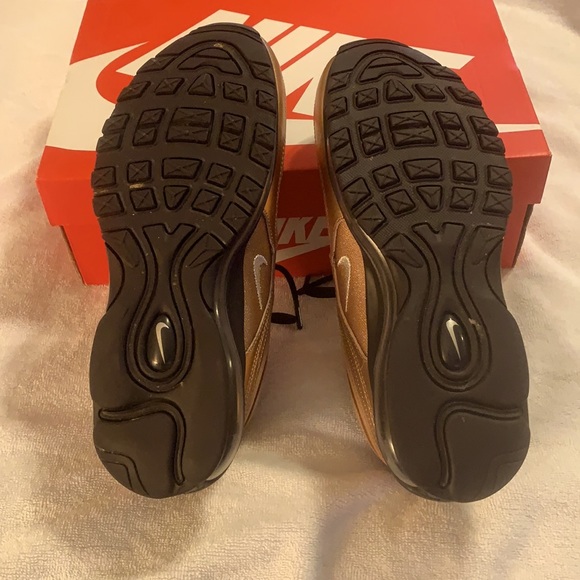 Women’s Nike Airmax 97 (like new….worn 2 times) - Picture 5 of 12